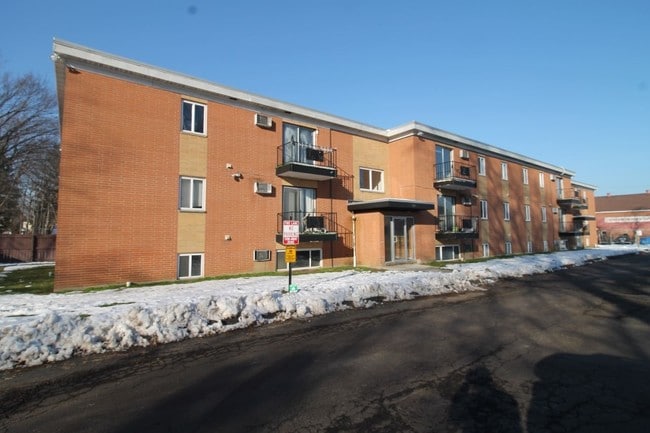 Building Photo - Edgewood Club