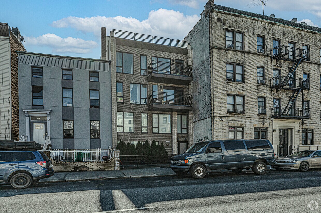 Building Photo - 530 Lafayette Ave