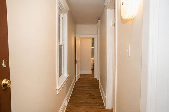 Building Photo - 39 Kenmore Ave