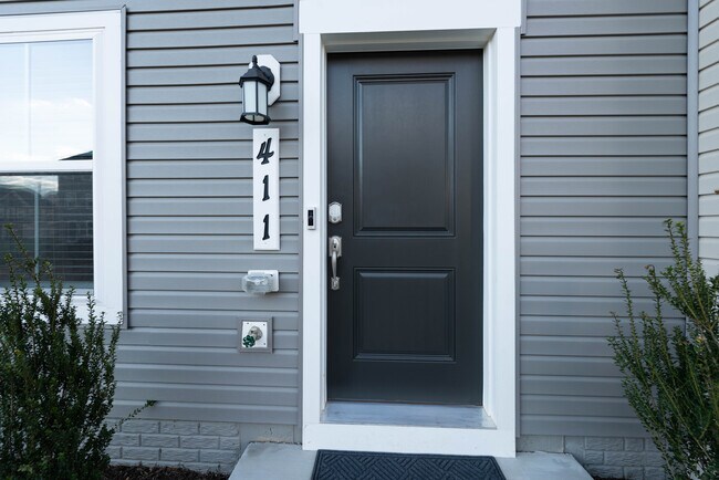 Puerta principal - 411 18th Ave