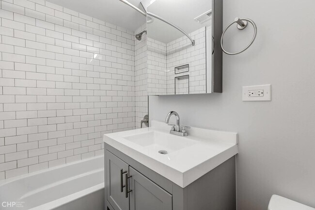 Foto del edificio - 1604 W Waveland Ave