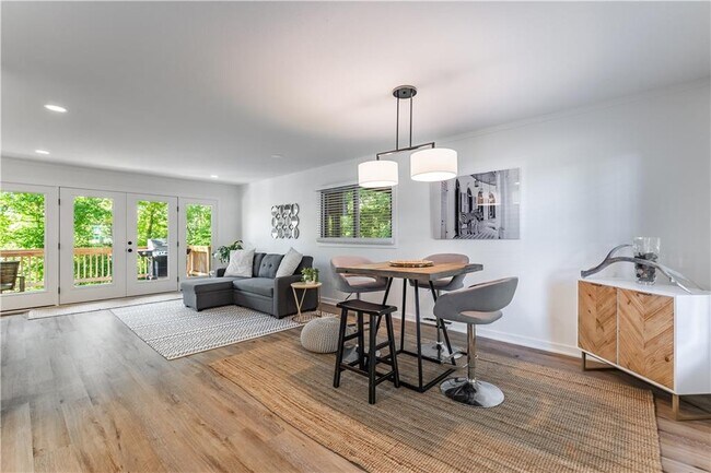 Building Photo - 8 Coverack Ln