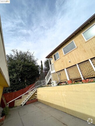 Building Photo - 7442 Hillmont Dr