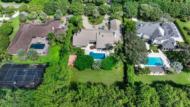 Foto del edificio - 18540 Long Lake Dr