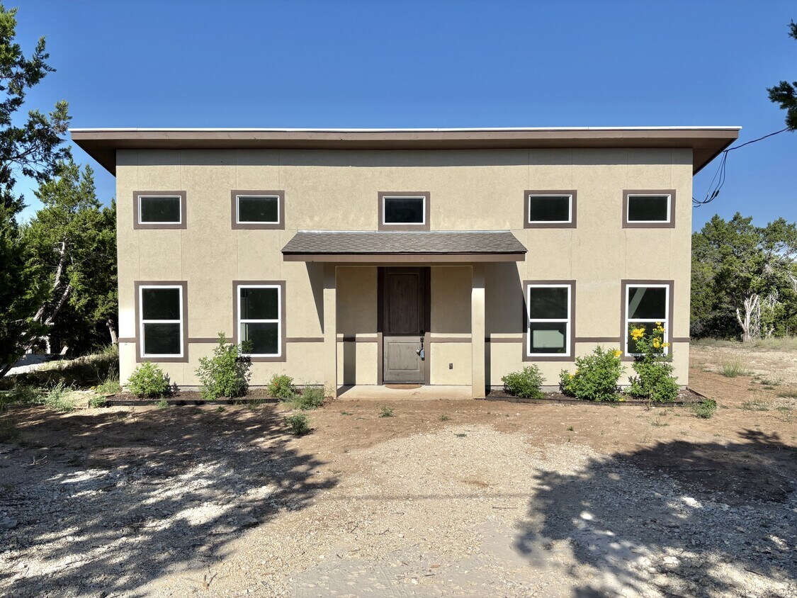 Foto principal - 329 Canyon Springs Dr