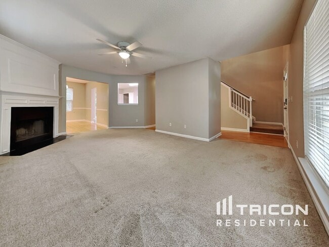 Building Photo - 207 E Creek Ct