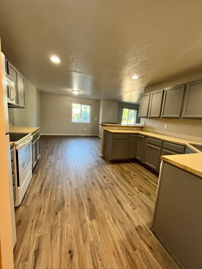 Foto del edificio - 1183 N 14th E St