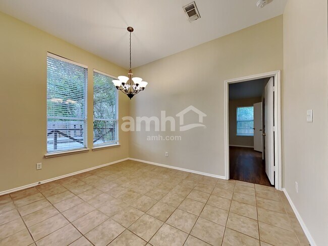 Foto del edificio - 809 Dixon Ln