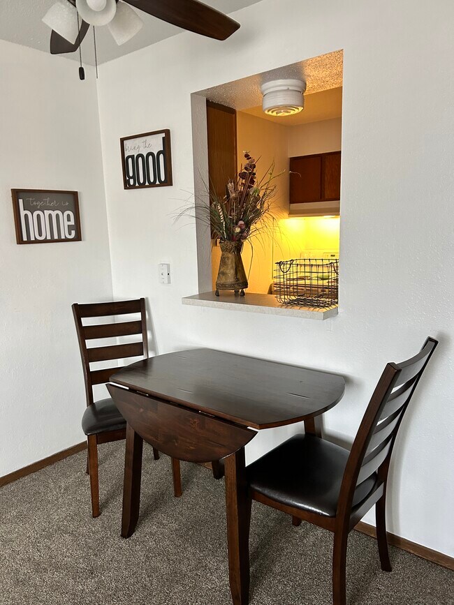 Sala de estar / Comedor - Beardsley Apartments