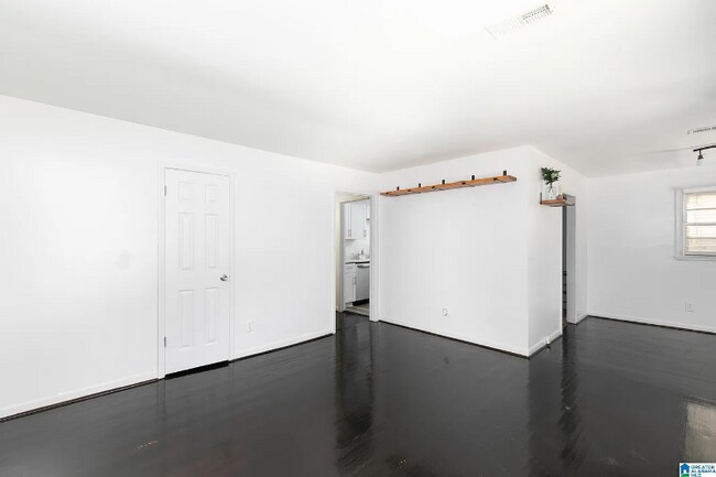 Building Photo - 244 10th Ave SW