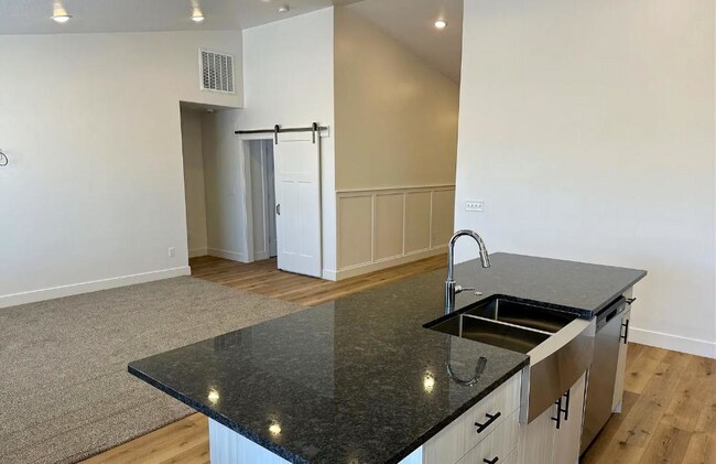 Foto del edificio - 523 W 1150 N