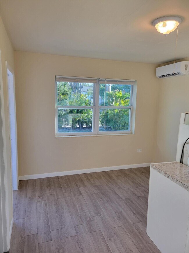Foto del edificio - 1755 4th Ave N