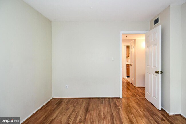 Foto del edificio - 13550 Lord Sterling Pl