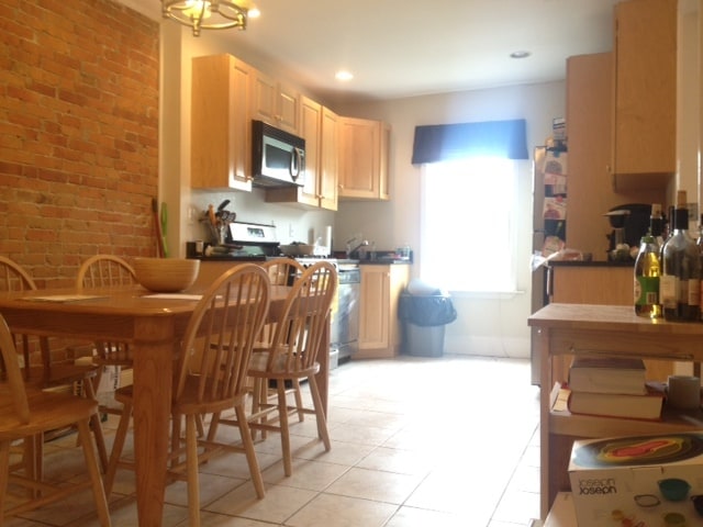 Primary Photo - 253 Kent St