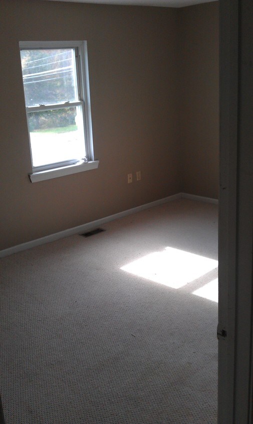 17 Center St Unit 2, Windsor Locks, CT 06096 Apartments in Windsor