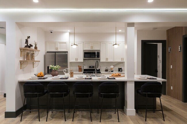 Cocina recién reformada con un toque moderno. - 2225 Hearst