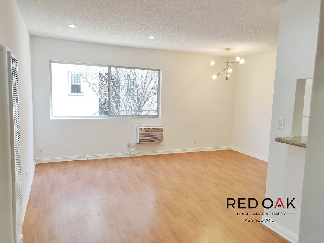 Primary Photo - 1939 Argyle Ave