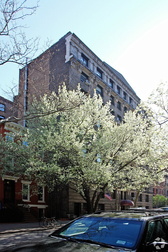 Building Photo - 41 W 83rd St