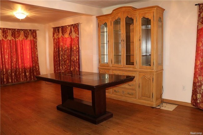 Foto del edificio - 7437 Williamson St