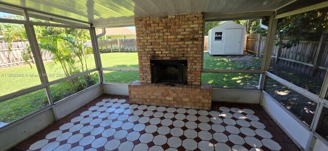 Building Photo - 321 6th St