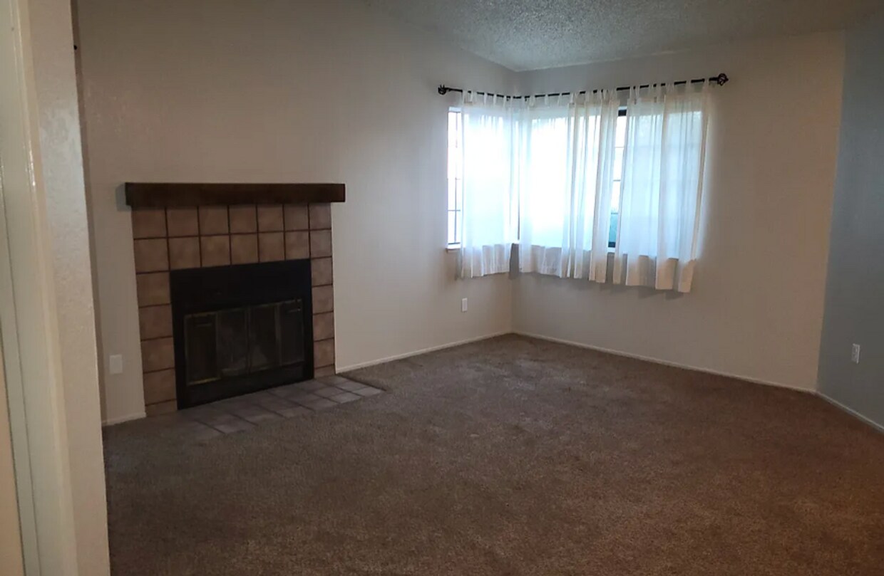 Foto del edificio - Spacious 4/2 Ranch (Avail 7/15) - Please r...