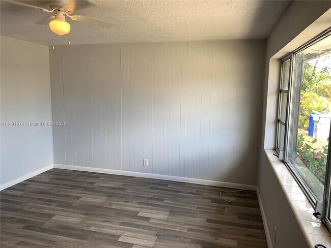 Foto del edificio - 801 SW 7th St