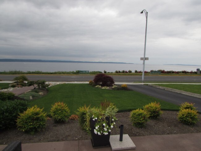 Building Photo - Triplex in Edmonds-Sunset Ave