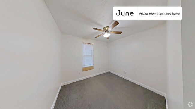 Building Photo - Private bedroom in 3 bed/1 bath Home