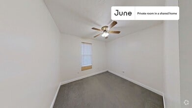 Building Photo - Private bedroom in 3 bed/1 bath Home
