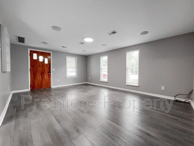 Building Photo - 408 SW 10th St