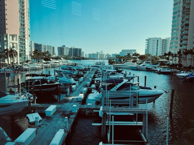 Foto del edificio - 3370 Hidden Bay Dr