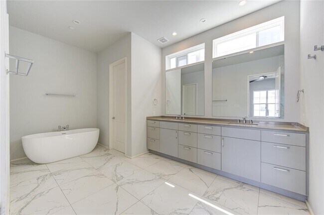Foto del edificio - 5336 Chandler St