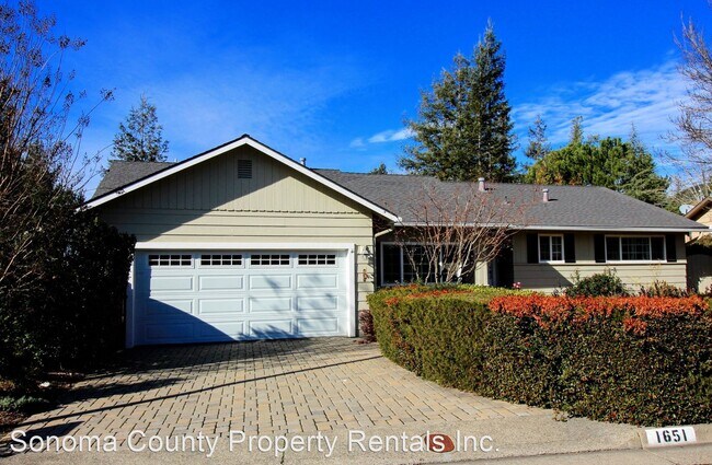 Building Photo - 1651 St Francis Rd