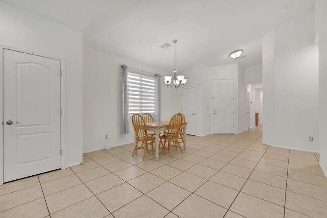 Foto del edificio - Single story in gated community