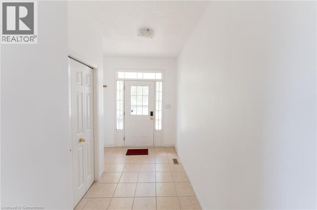 Building Photo - 211 Sleaford St