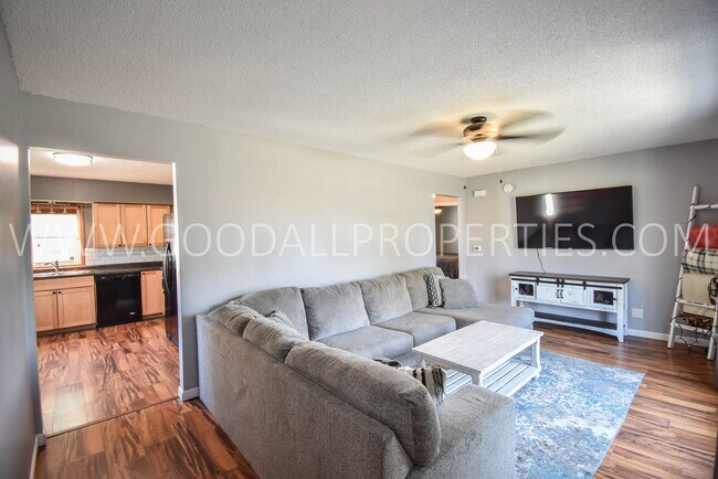 Building Photo - 2 Bedroom 2 Bath Home in Des Moines
