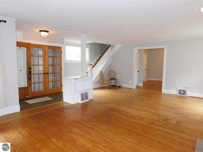 Building Photo - 521 Webster St