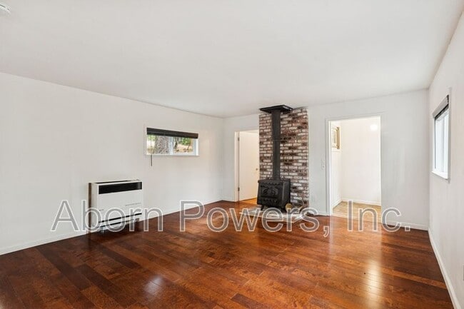 Foto del edificio - 6420 Starkes Grade Rd