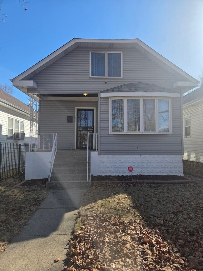 Building Photo - 12051 S Yale Ave