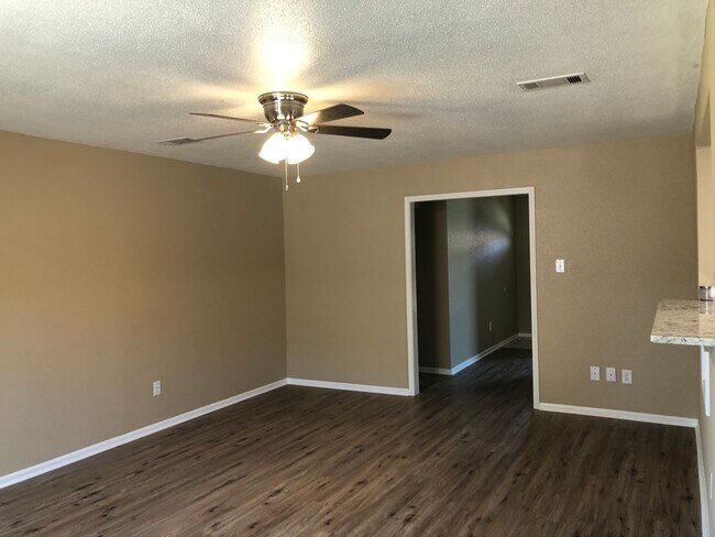 Building Photo - 1040 Green Meadow St