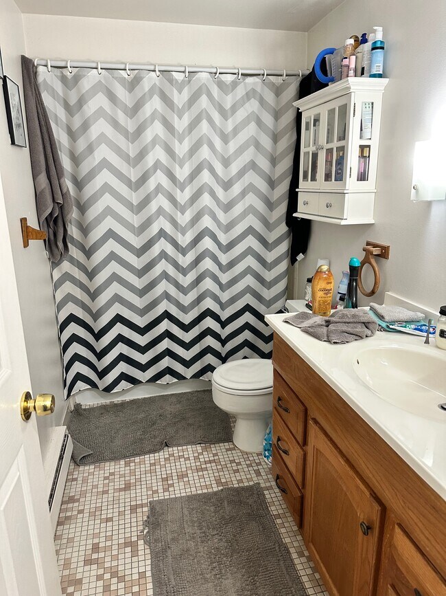 Foto del edificio - 575 N Riverside Ave