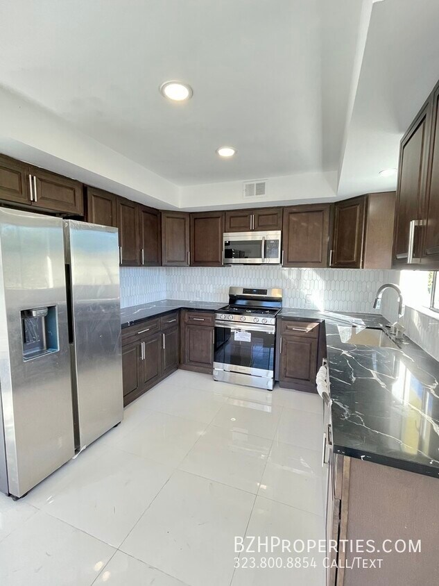 Foto principal - 7707 Romaine St