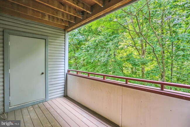 Building Photo - 3301 Sir Thomas Dr