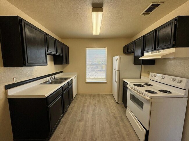 Foto del edificio - 1709 Cedarhill Dr