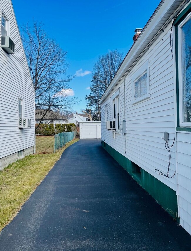 Foto del edificio - Single Family Home Available in Schenectady, NY!