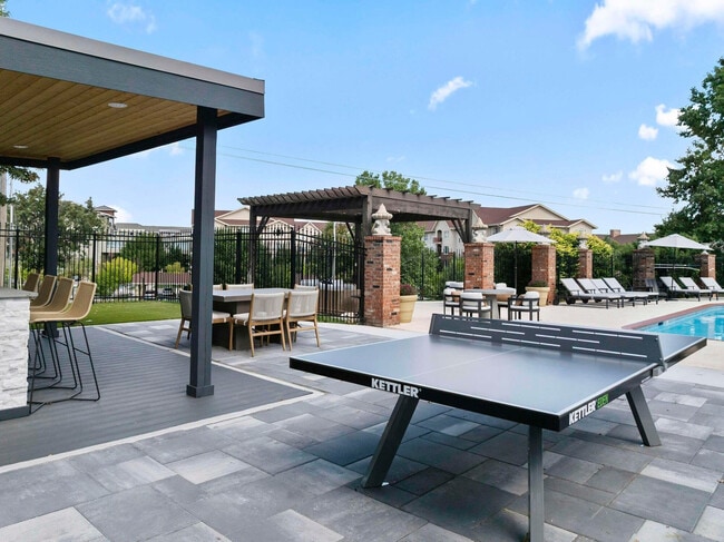 Building Photo - The Louis Townhomes