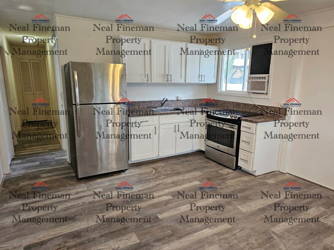 Foto principal - 3 Bed 1 Bath, Includes 2 Parking Stalls in...