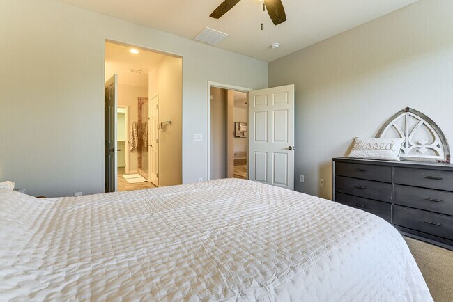 Foto del edificio - 17716 W Cedarwood Ln