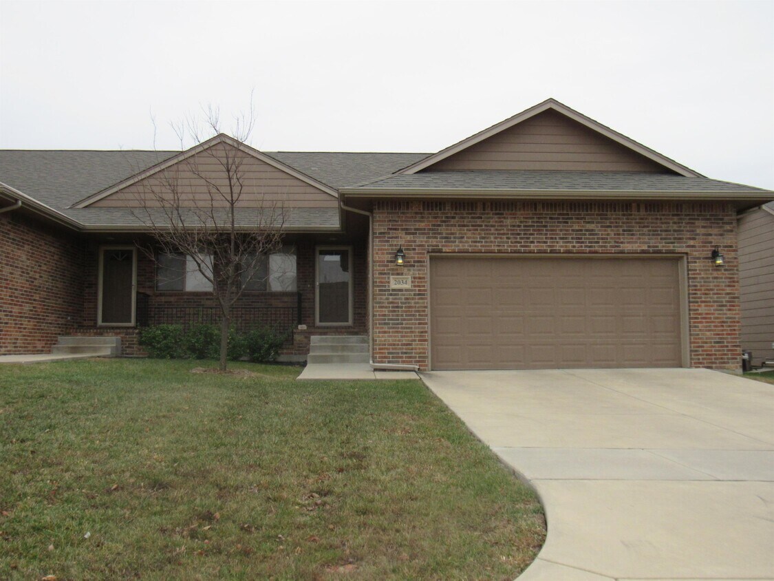 2034 N Springbrook St, Andover, KS 67002 Townhouse for Rent in