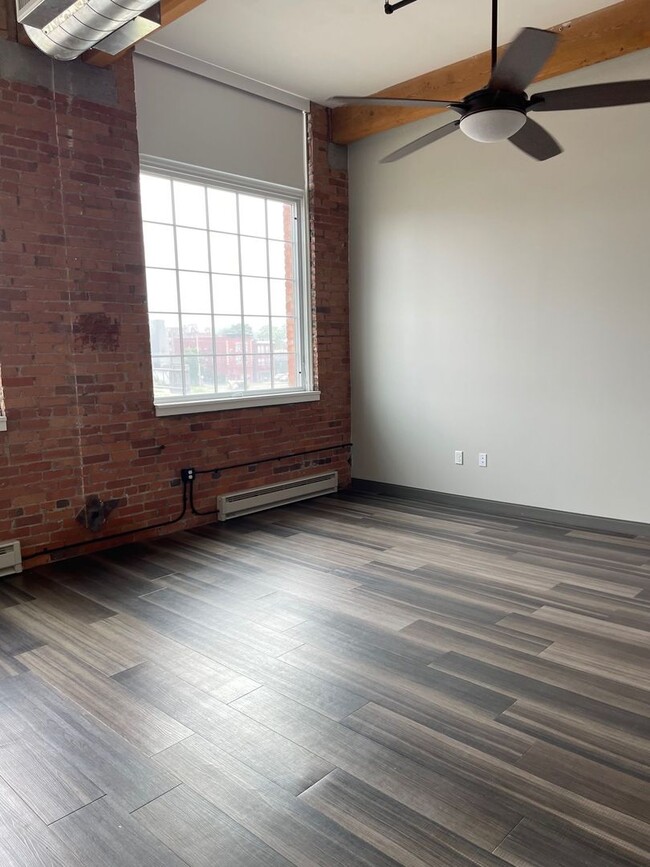 Interior Photo - Oak Knitting Mill Apartments – Franklin Square Available
